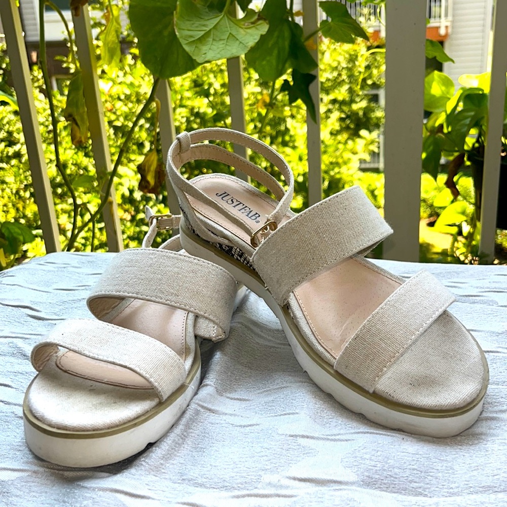 JUST FAB size 6 tan shoes